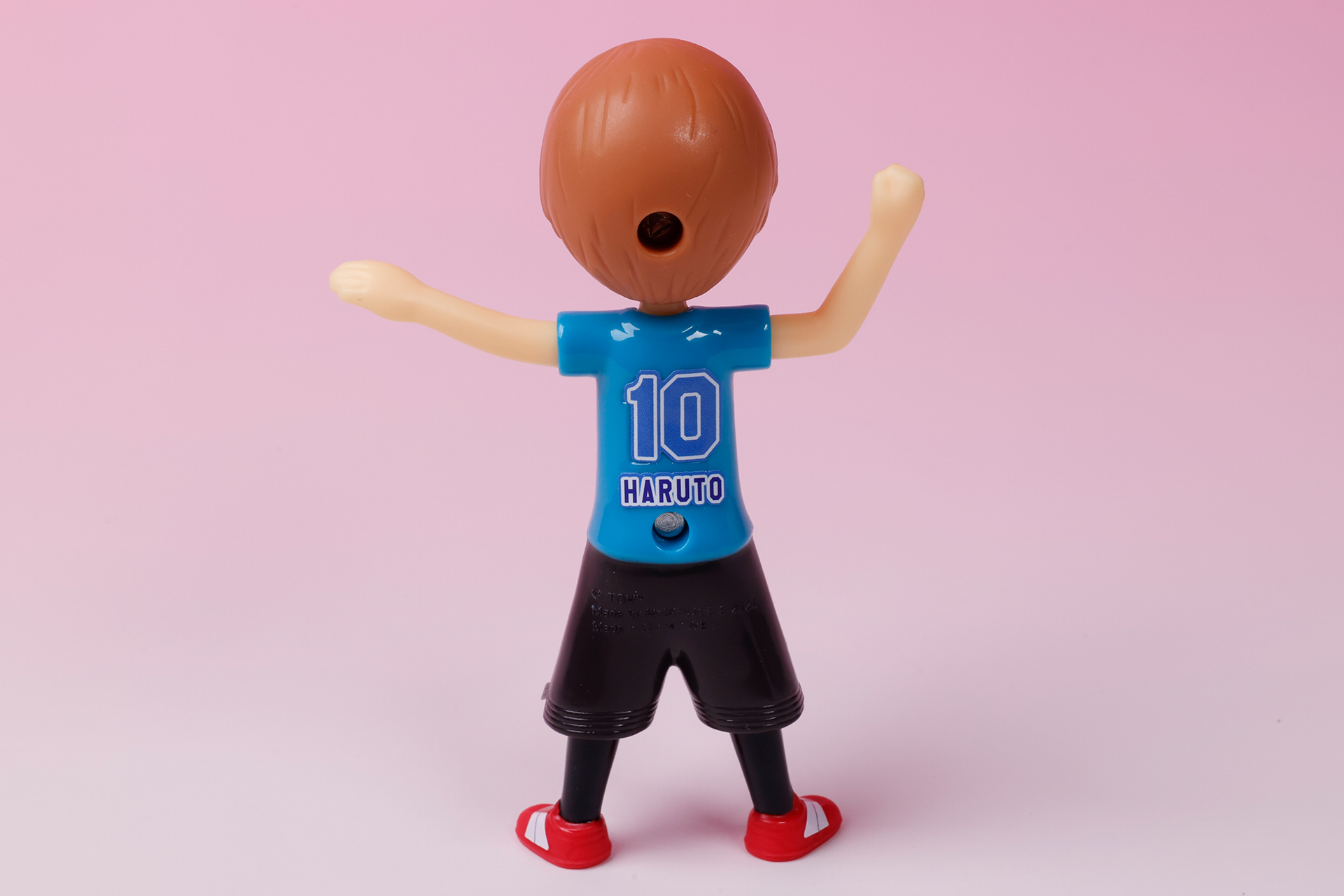 青いユニフォームの背中には、背番号と名前が入っている！