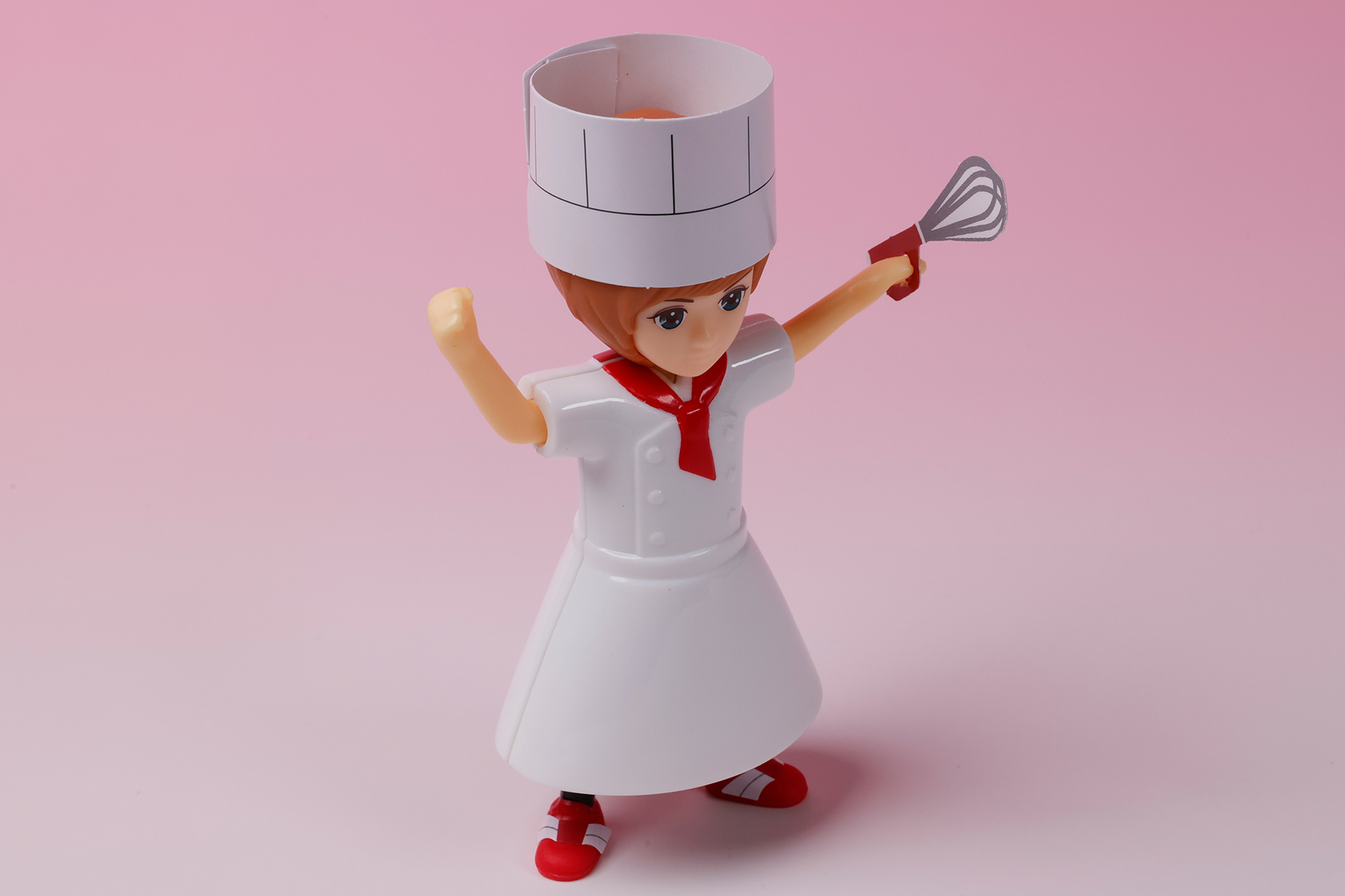 フライパンの代わりに泡立て器を持たせることも可能だ