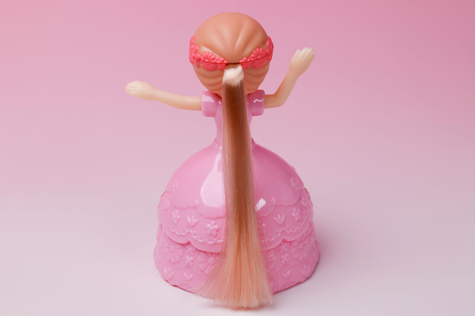 髪型をアレンジするといった遊びもできる