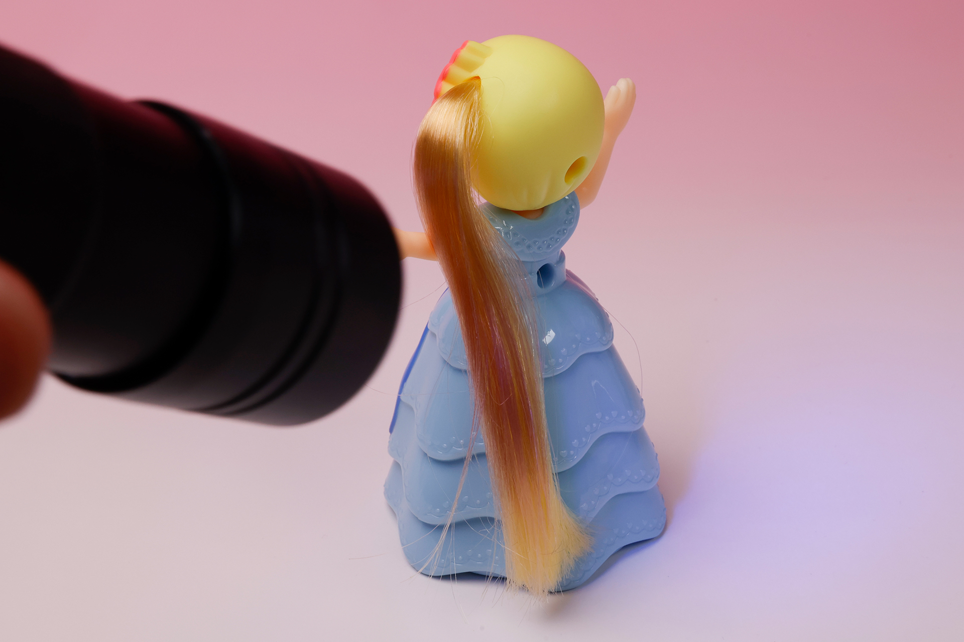 髪の毛に紫外線を当ててみよう