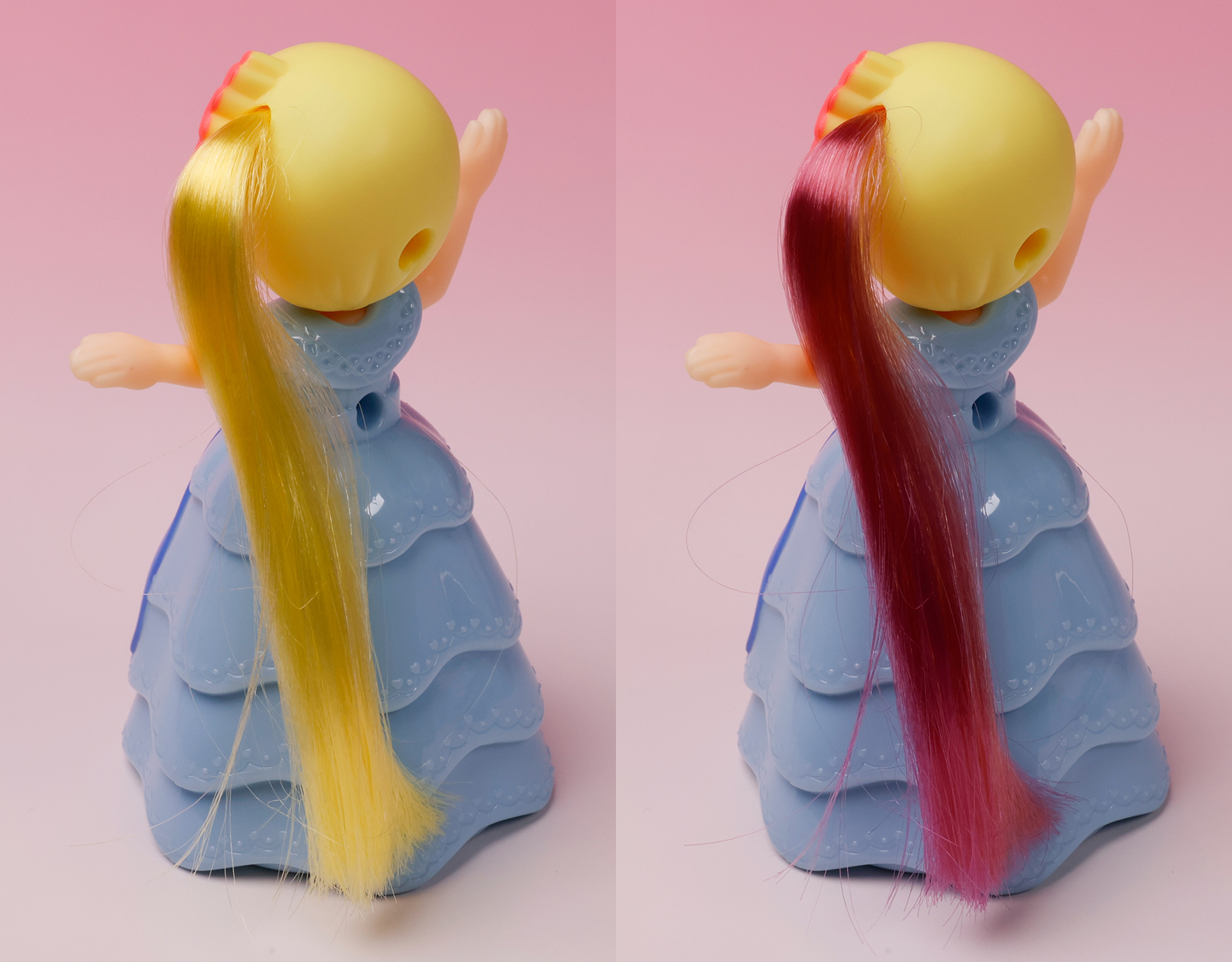 左が紫外線を当てる前の金髪で、右が当てたところ。こんなに色が変わるのは、なかなか驚きだ