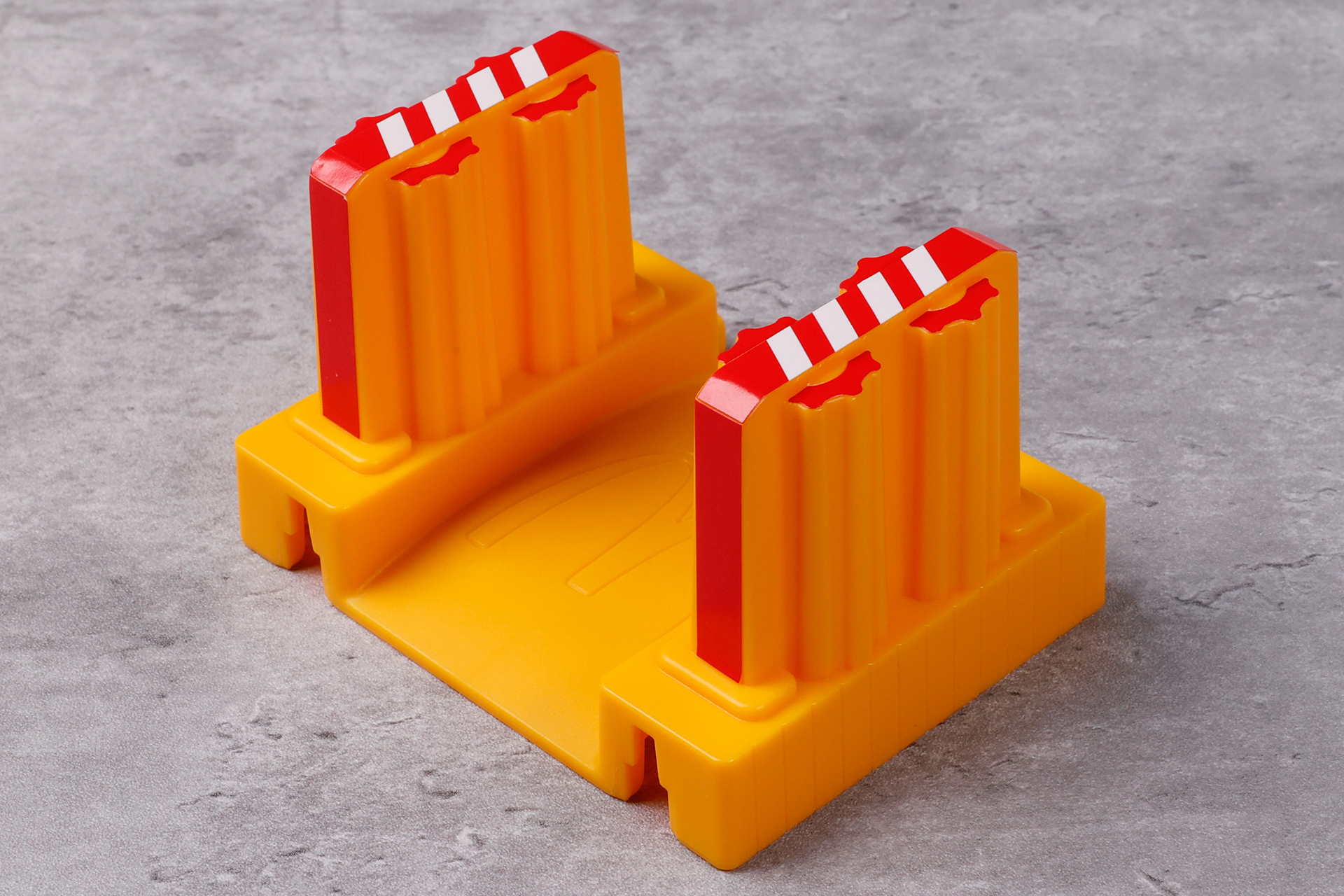 残念ながら何かが回転するといったギミックは用意されていない