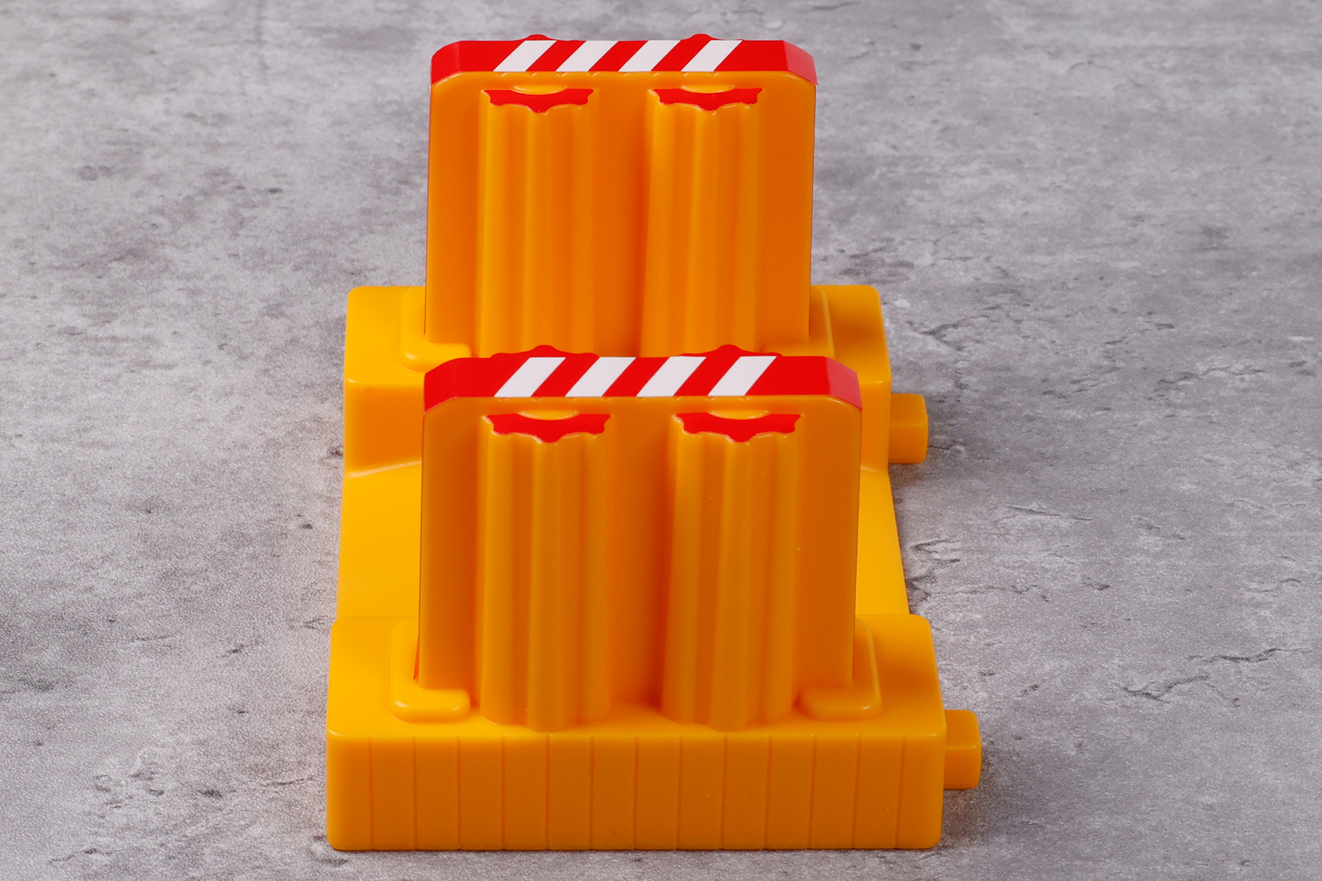 黄色と赤を基調にした、マクドナルドカラーが採用されている