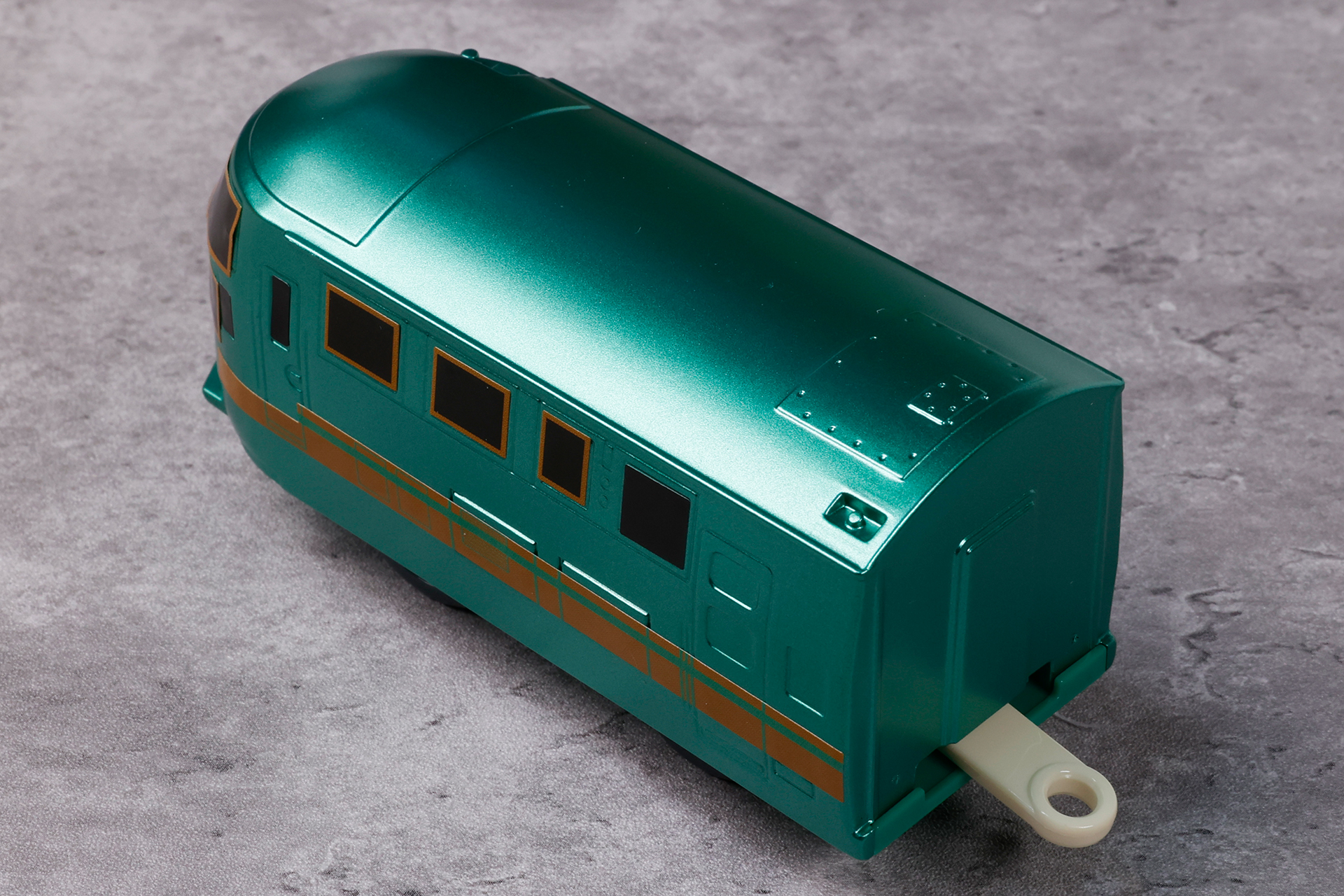 車両を斜め後ろから見たところ