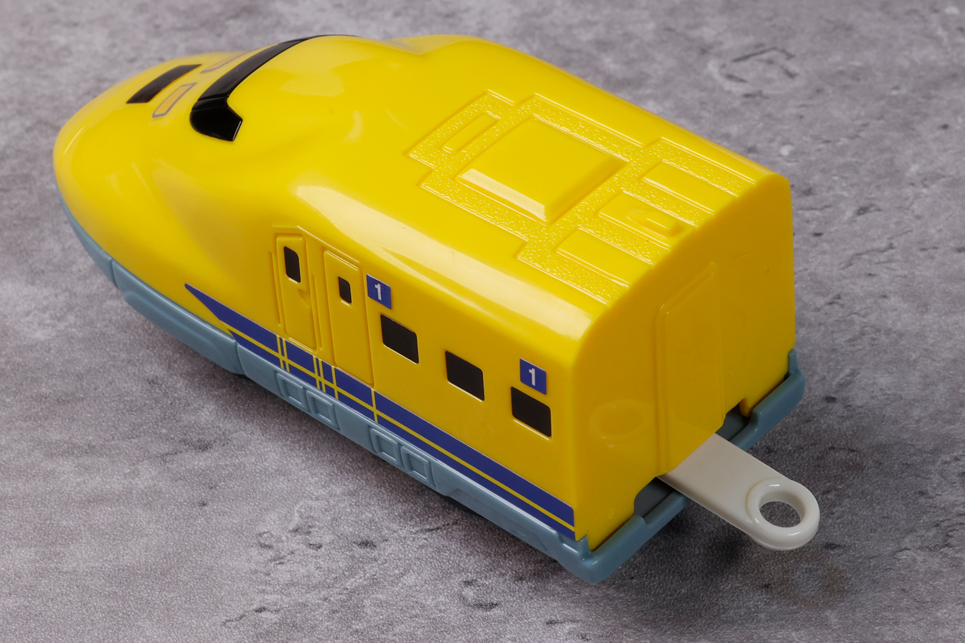 天井部分は凹凸でデザインが施されている