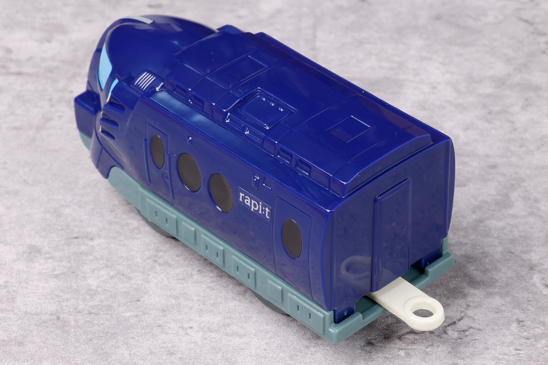 斜め後ろからのフォルムもかっこいい