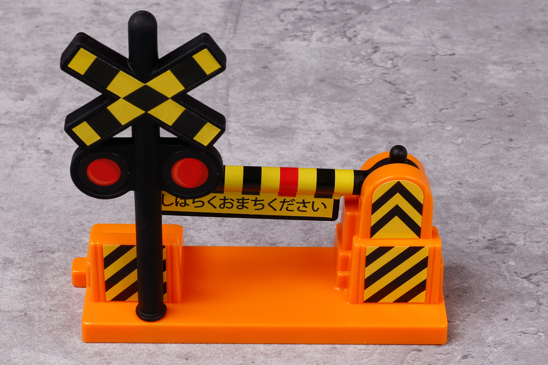 両面にシールを貼るところがあり、裏と表でデザインも微妙に異なる