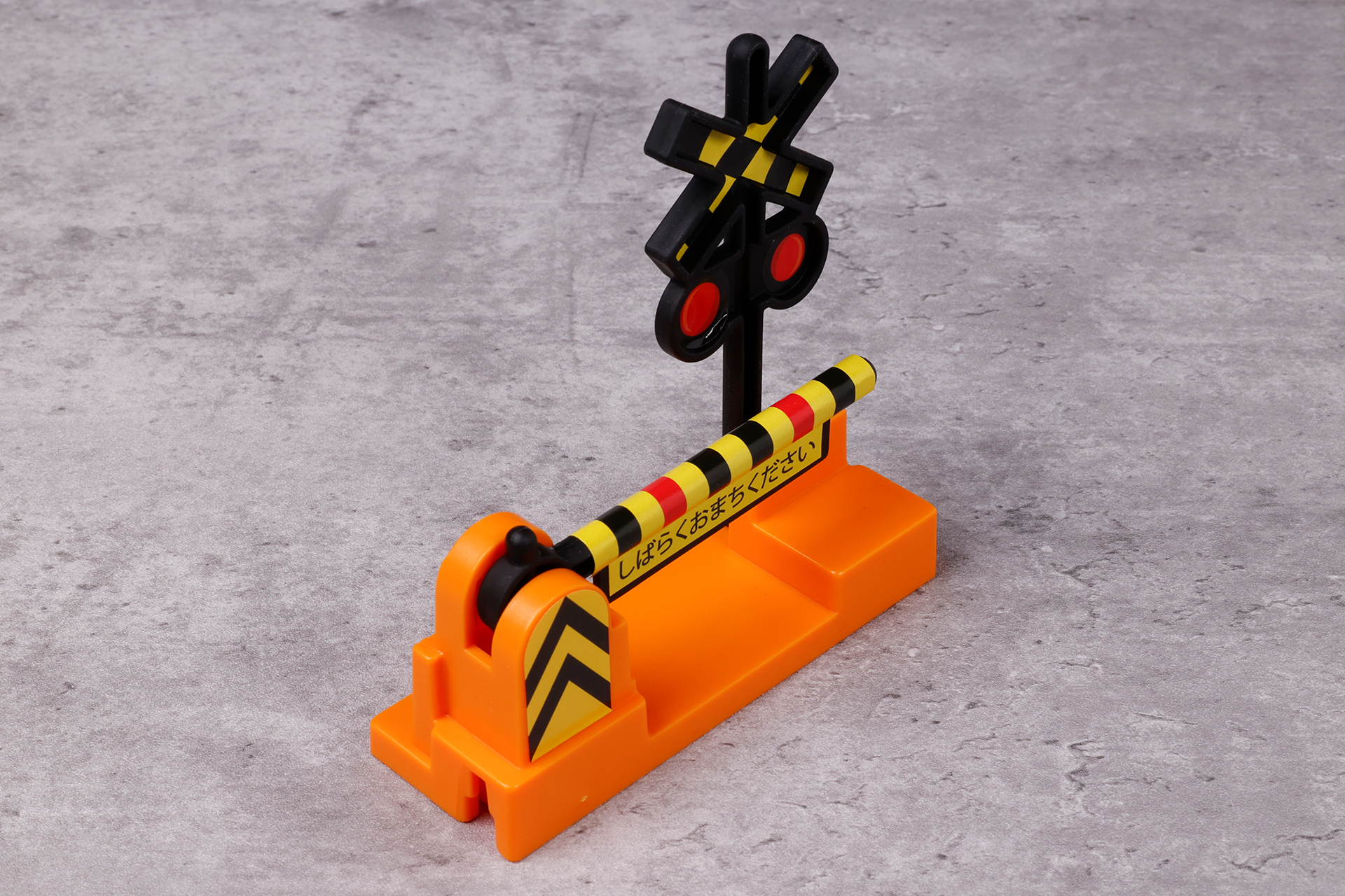 首飾りは紙パーツで付属しているものだ