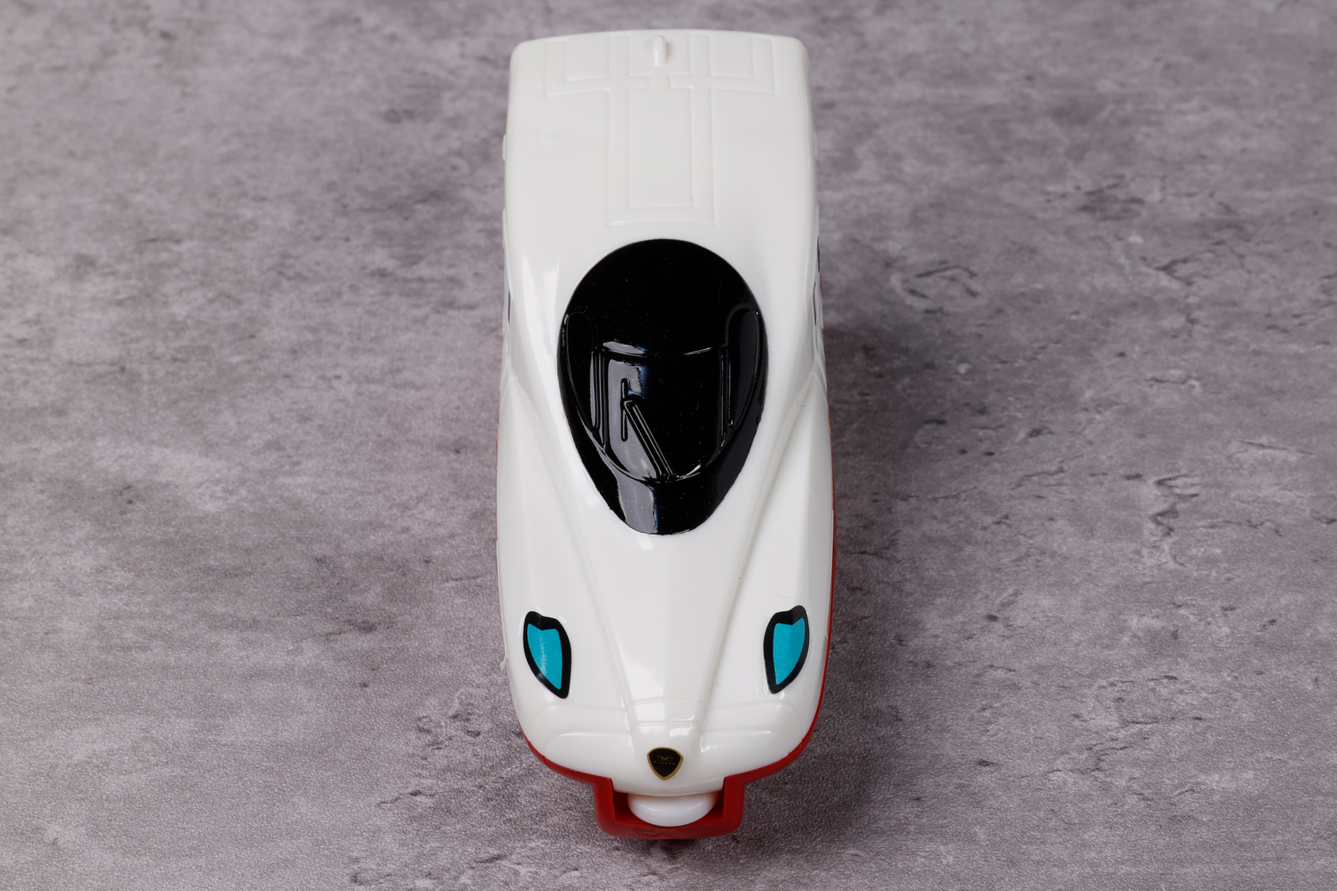 正面から見ると、かわいらしい姿の西九州新幹線N700Sかもめ