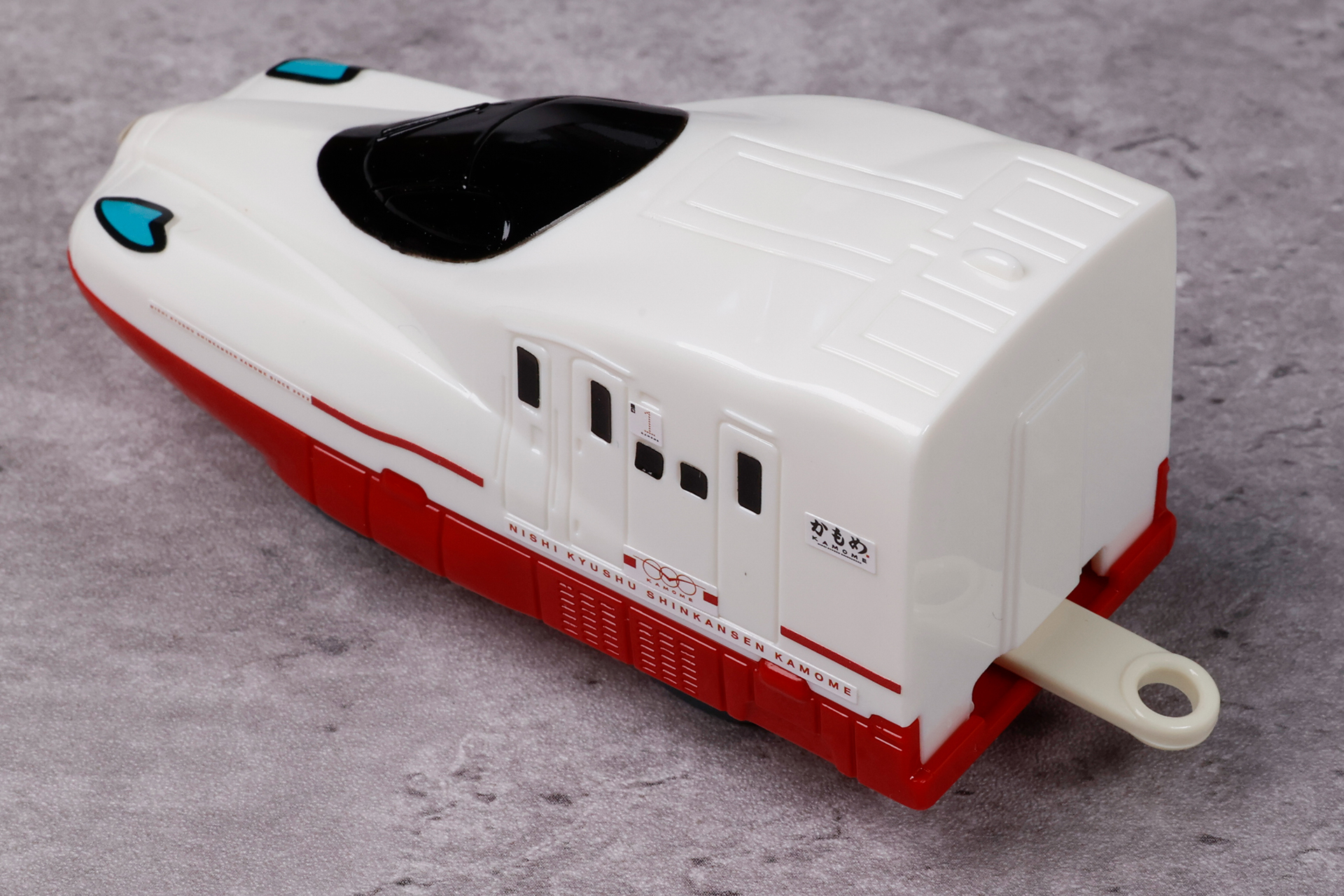 斜めから見る姿もなかなかいい感じだ