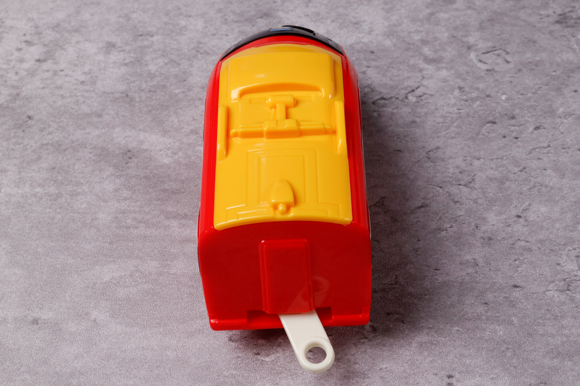 背面側には通路のドアも再現されている