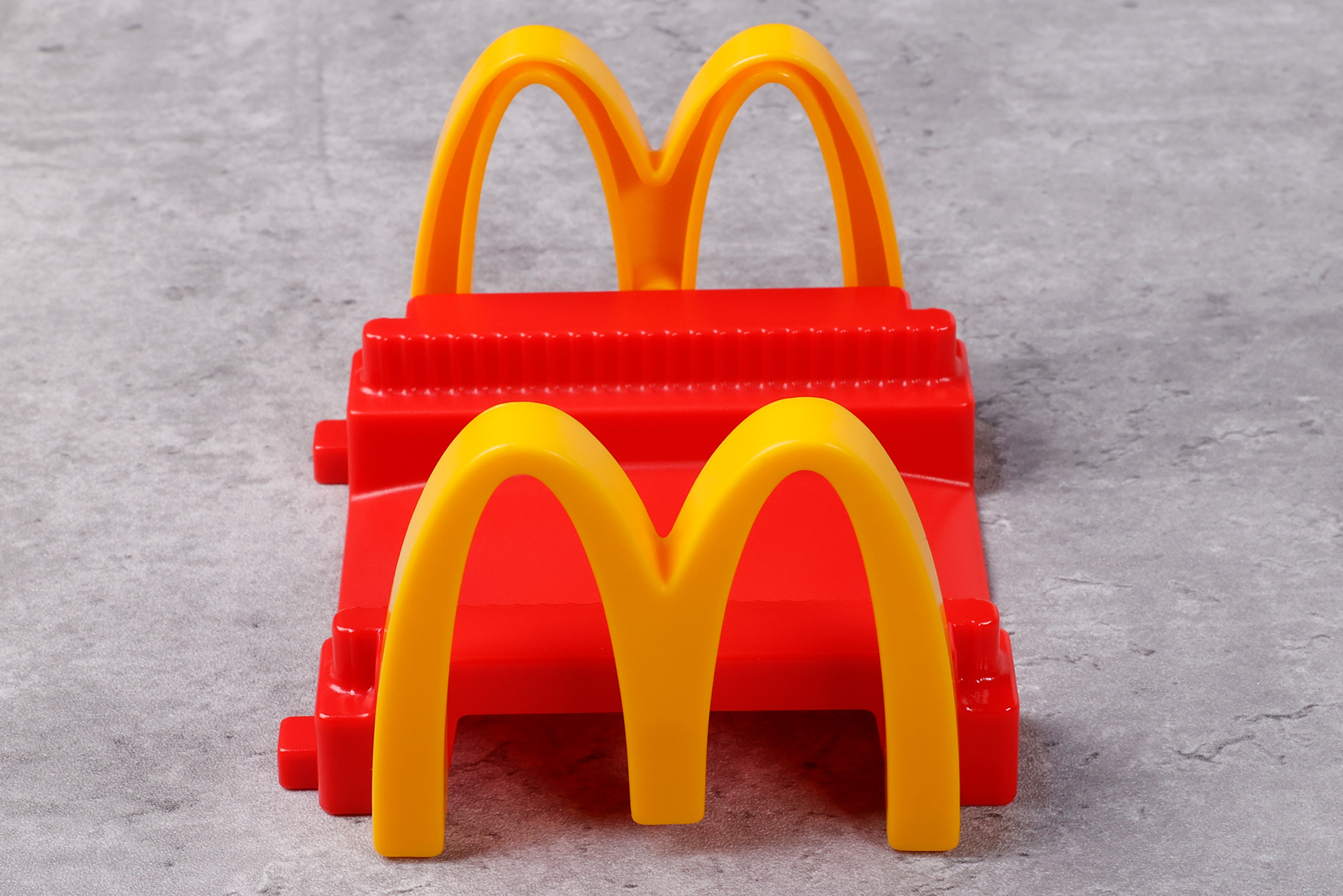 こちらが付属している情景パーツのマクドナルド橋だ