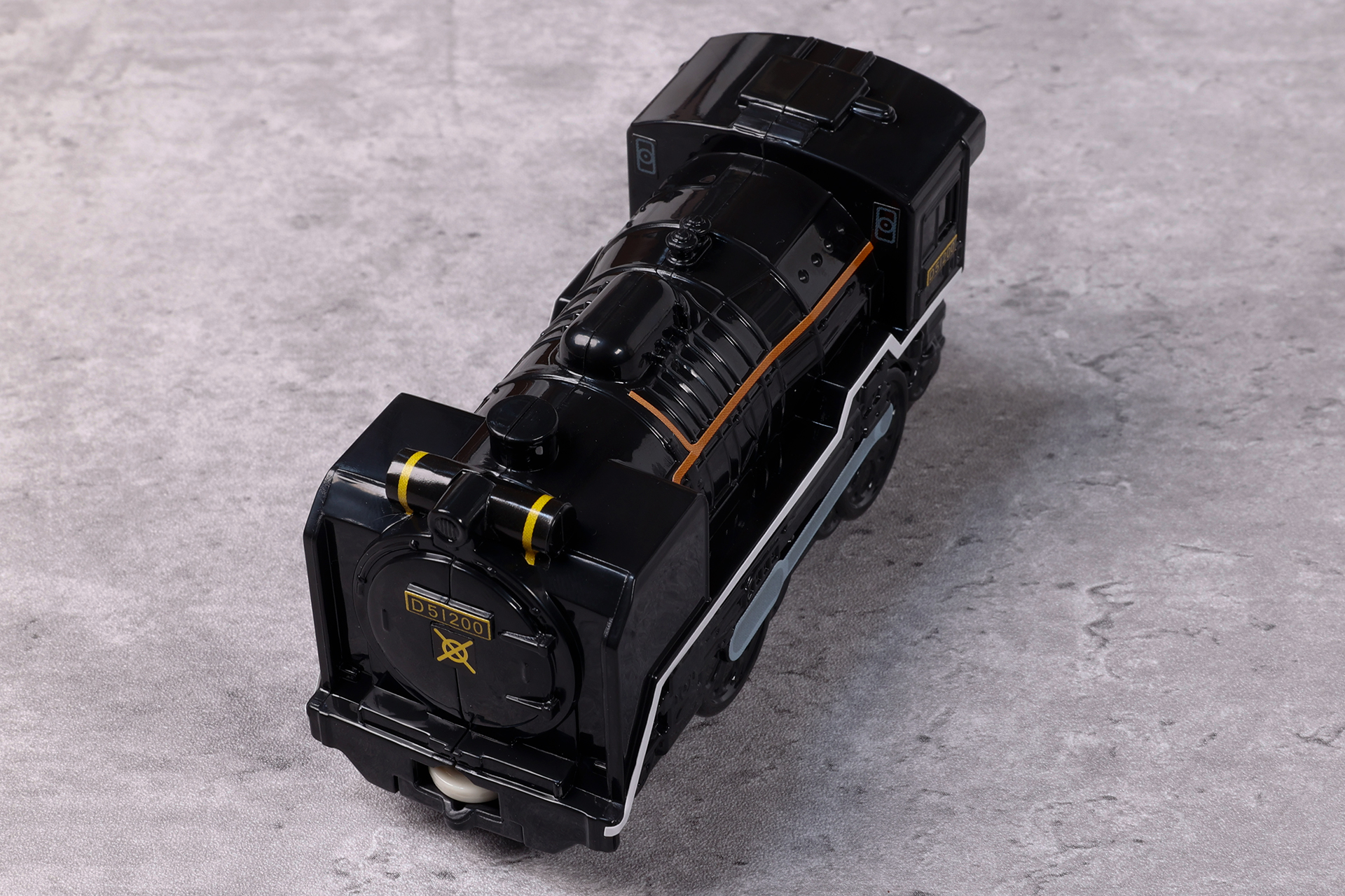 この黒光りしたボディがなんとも魅力的だ