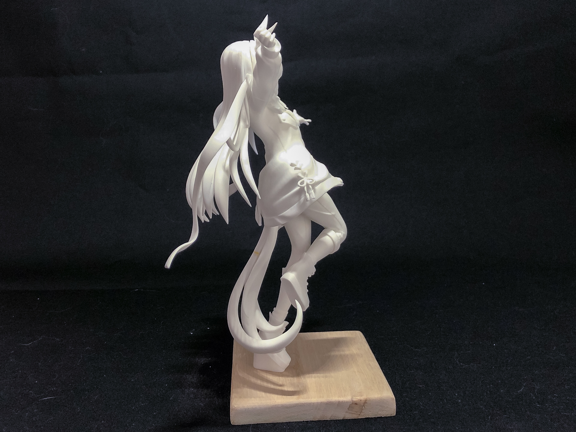 四方から見てみます。細かい部分までしっかりとディテールが作り込まれています。