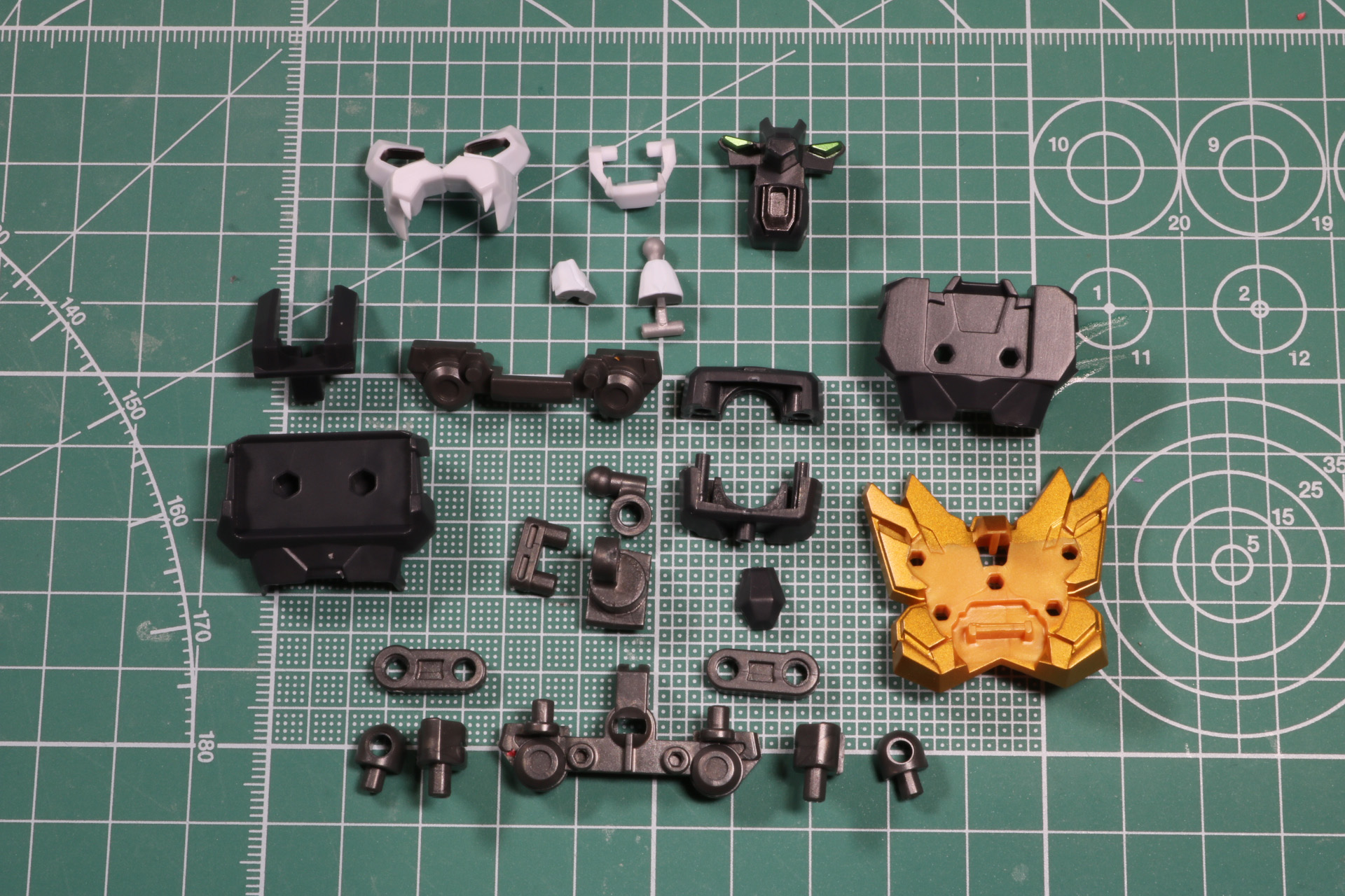 象徴的なライオンヘッドは口部分が開閉する