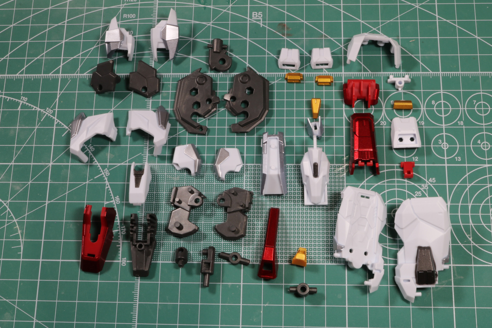 細かなパーツ分けで推進装置の細かな色分けがされている