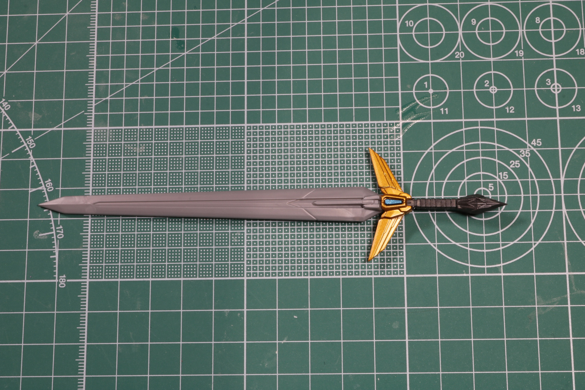 組み上げると約145mmのサイズ