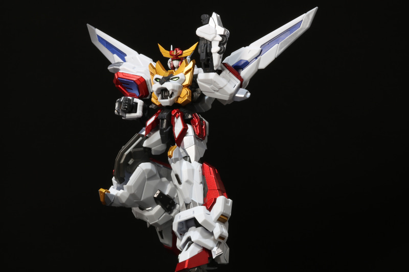 パースつきカイザーソードでよりダイナミックな表現ができる