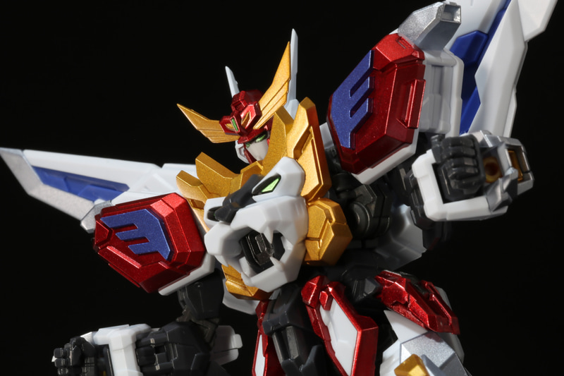 パースつきカイザーソードでよりダイナミックな表現ができる