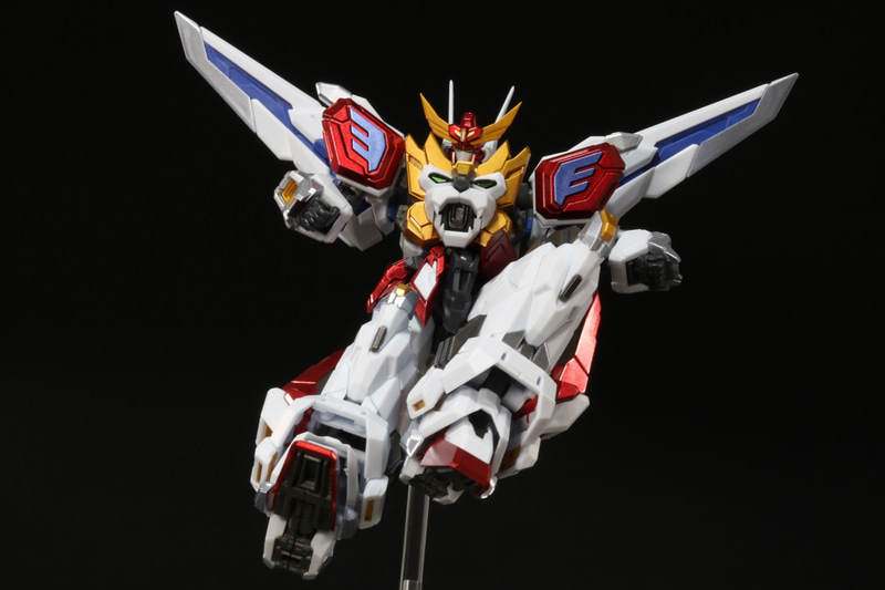 パースつきカイザーソードでよりダイナミックな表現ができる