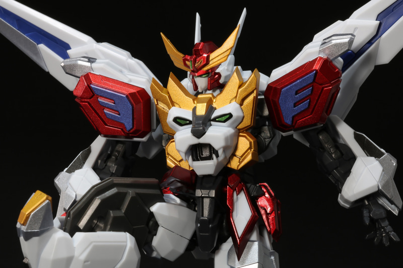 パースつきカイザーソードでよりダイナミックな表現ができる