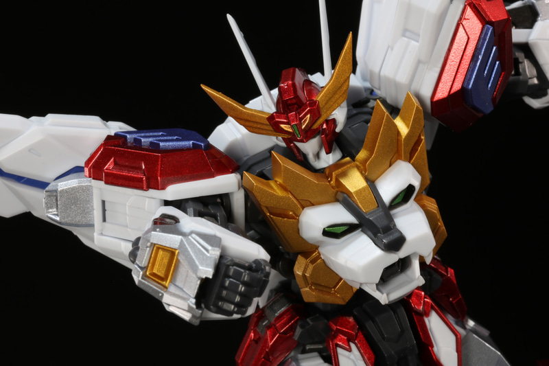 パースつきカイザーソードでよりダイナミックな表現ができる