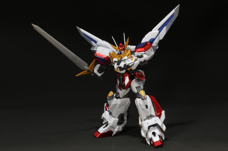 パースつきカイザーソードでよりダイナミックな表現ができる