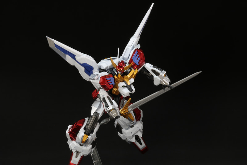 パースつきカイザーソードでよりダイナミックな表現ができる