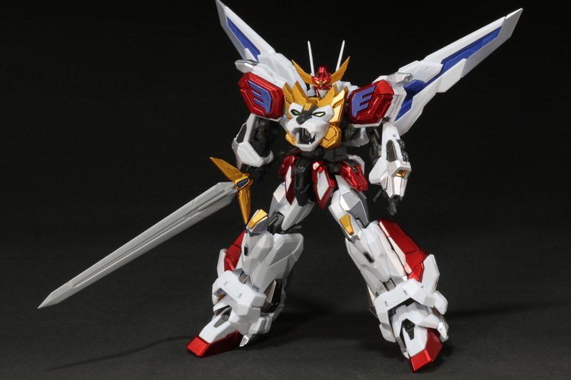 パースつきカイザーソードでよりダイナミックな表現ができる