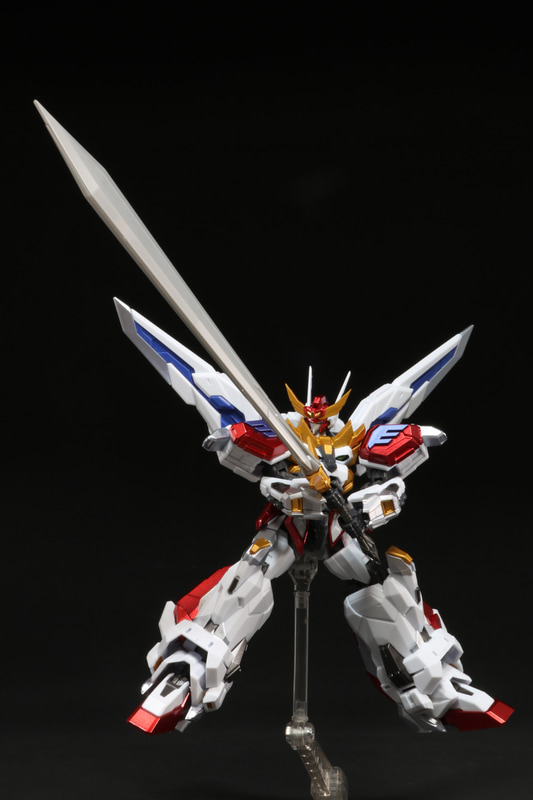 パースつきカイザーソードでよりダイナミックな表現ができる