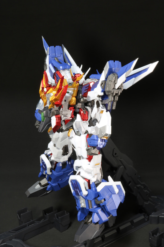 様々な角度から合体のプロセスを眺めることができる