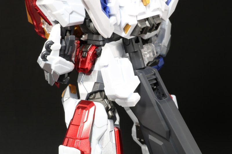 腕部の余剰パーツは腰部につけることができる