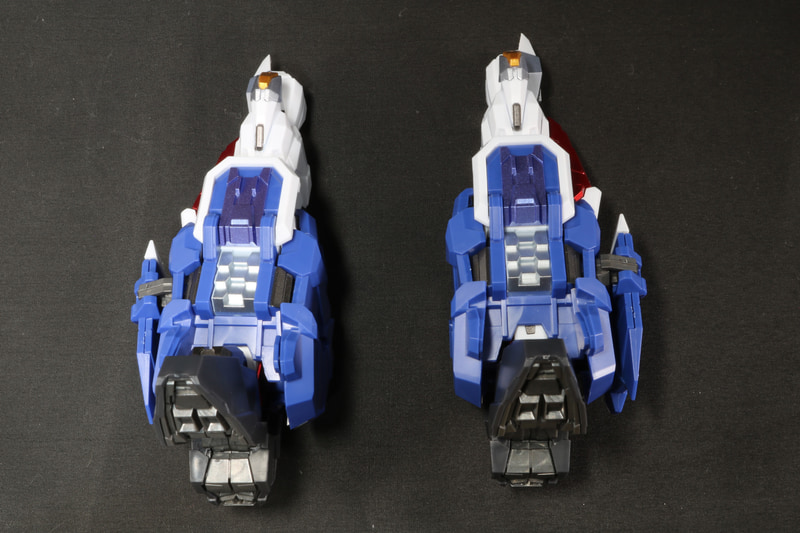 脚部は追加装甲を履かせる形