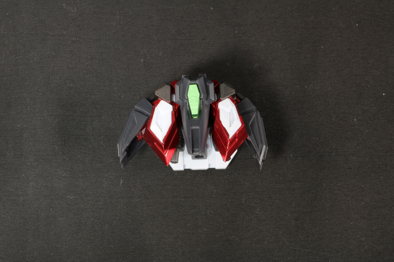 腰部はフロント、サイドに追加アーマーを被せる