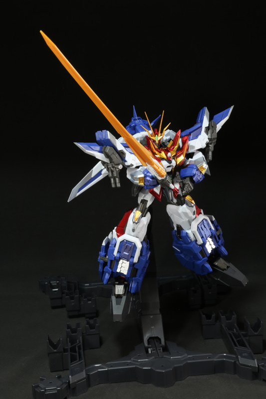 パースつきのカイザーソードは補助支柱で支える