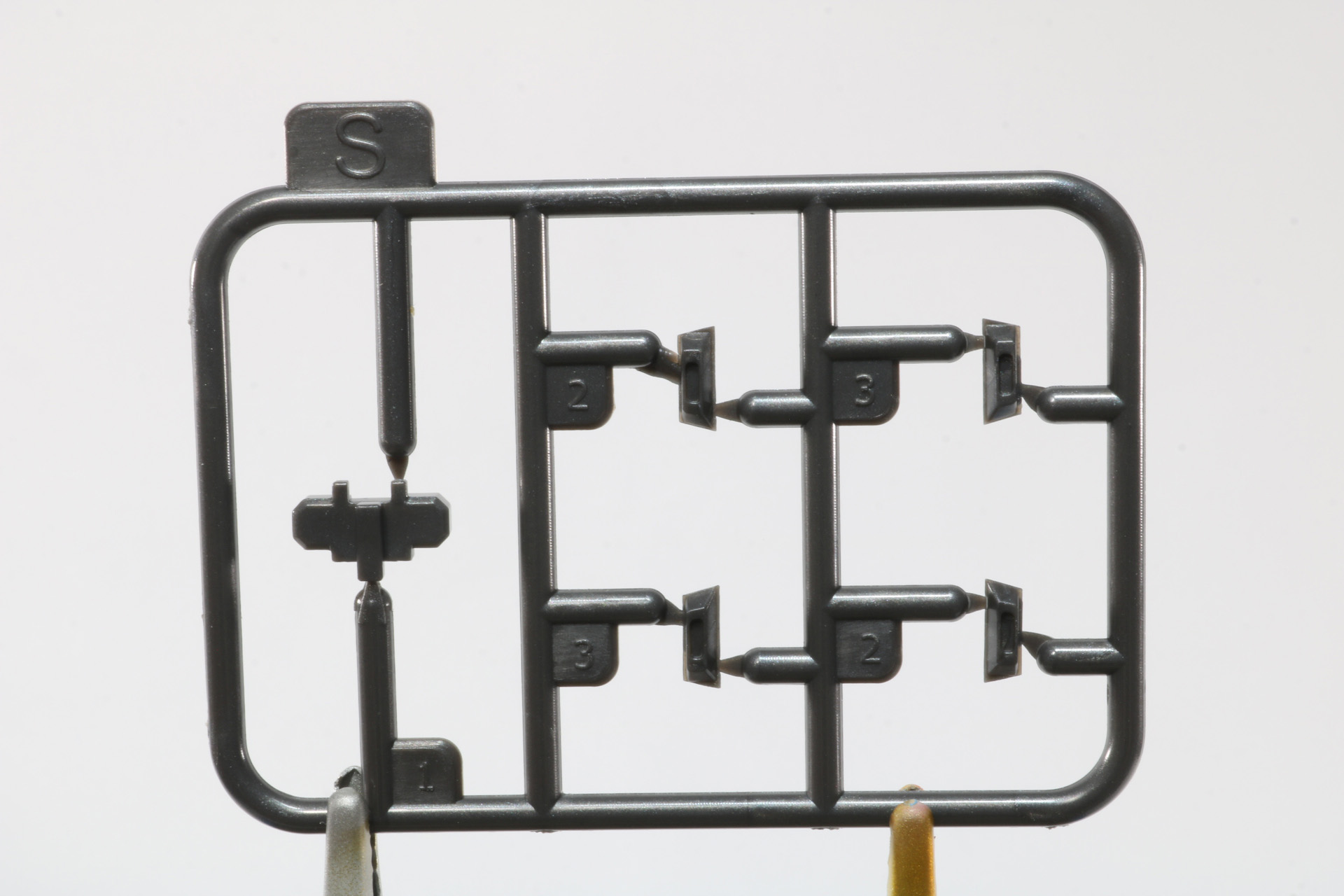 専用スタンドとソードパーツは巨大なパーツとなっている