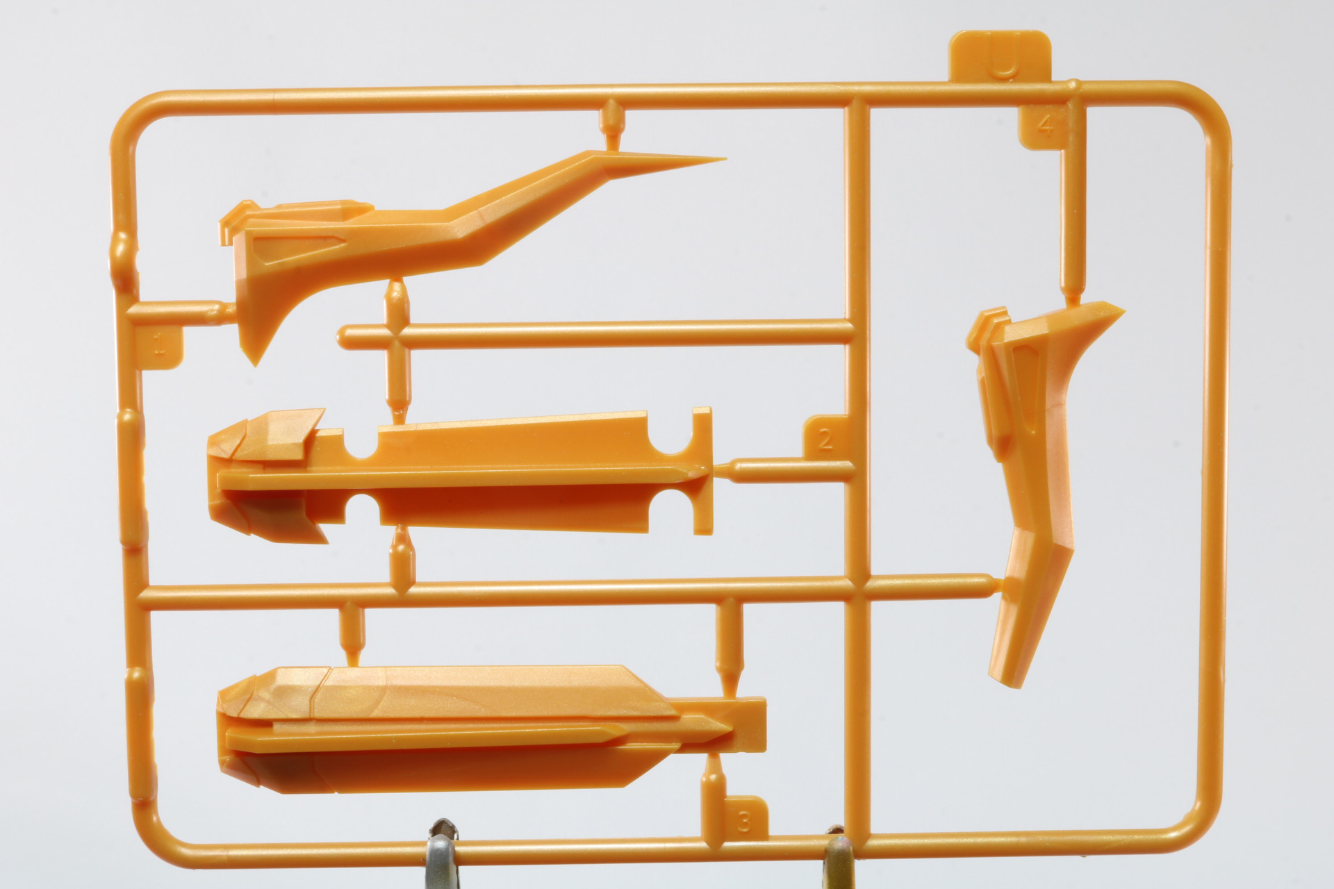 専用スタンドとソードパーツは巨大なパーツとなっている