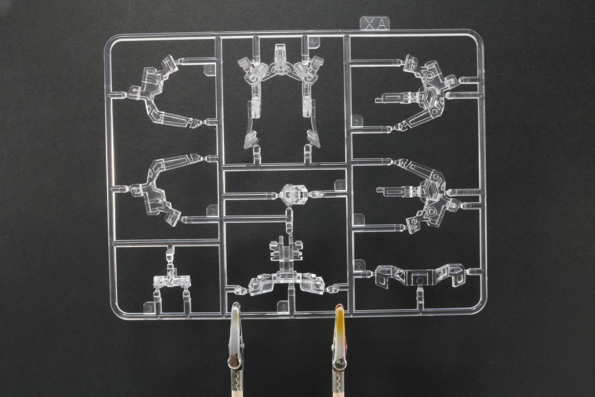 専用スタンドとソードパーツは巨大なパーツとなっている