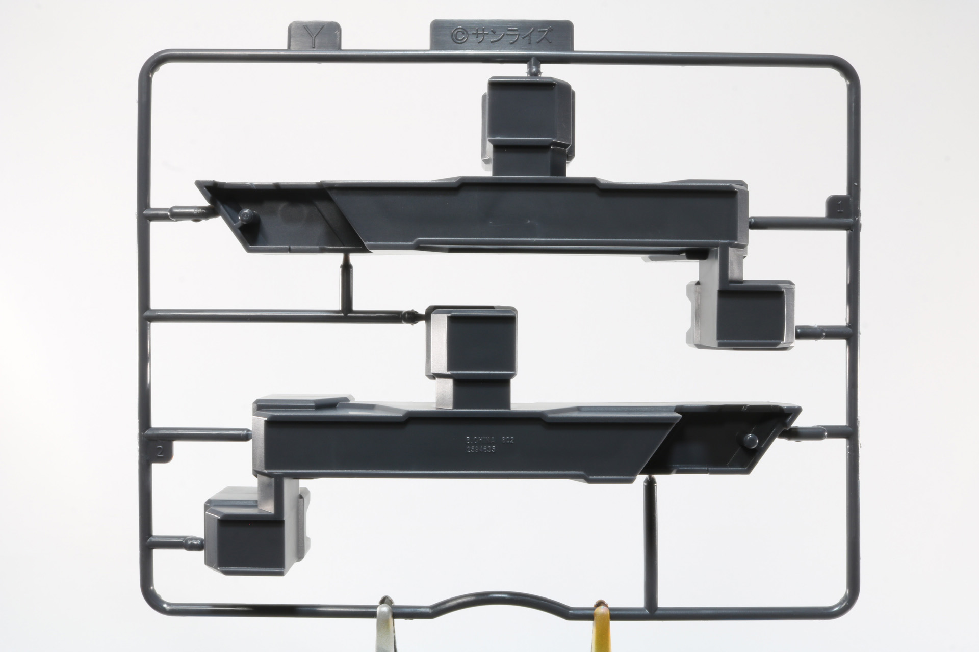 専用スタンドとソードパーツは巨大なパーツとなっている