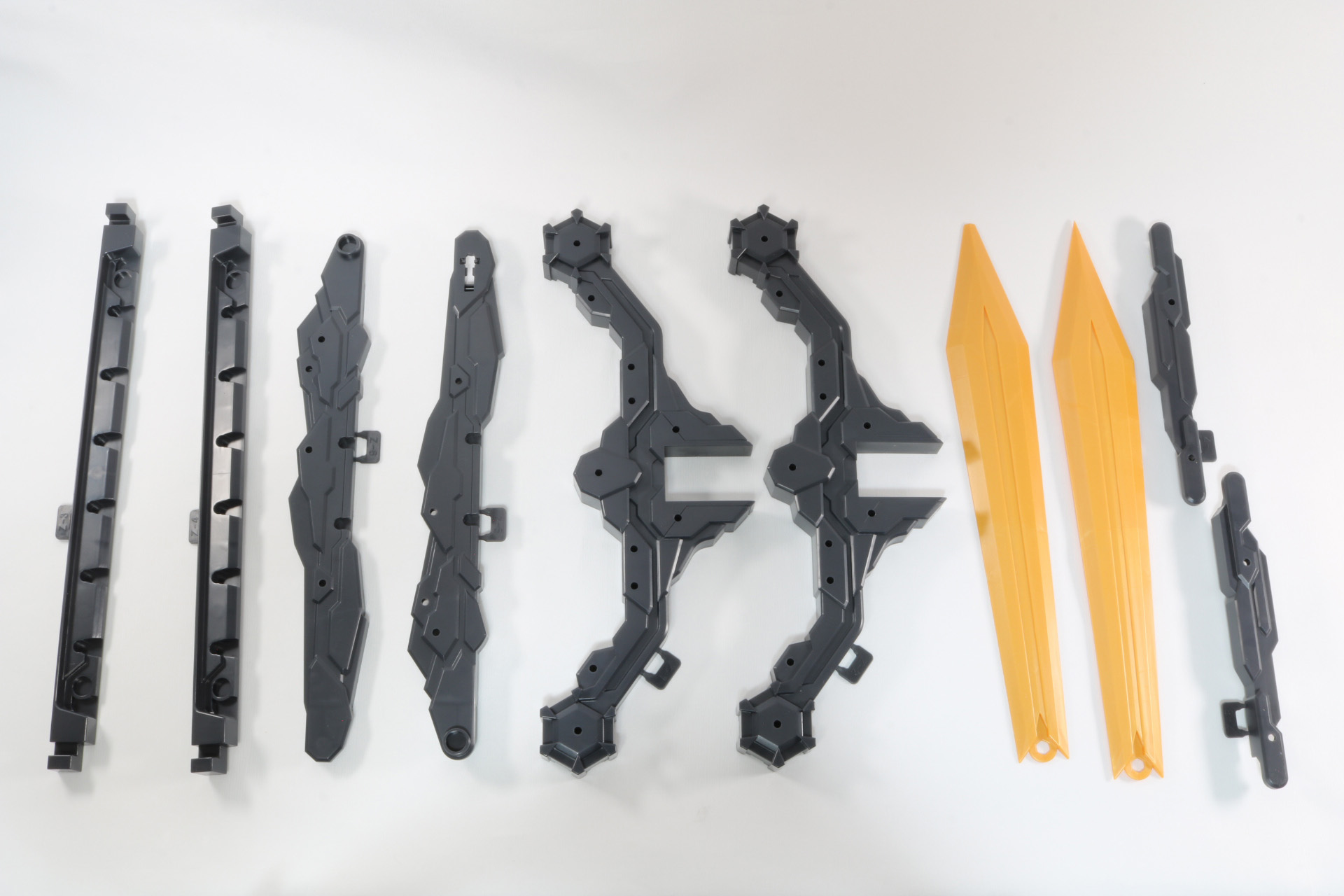 専用スタンドとソードパーツは巨大なパーツとなっている