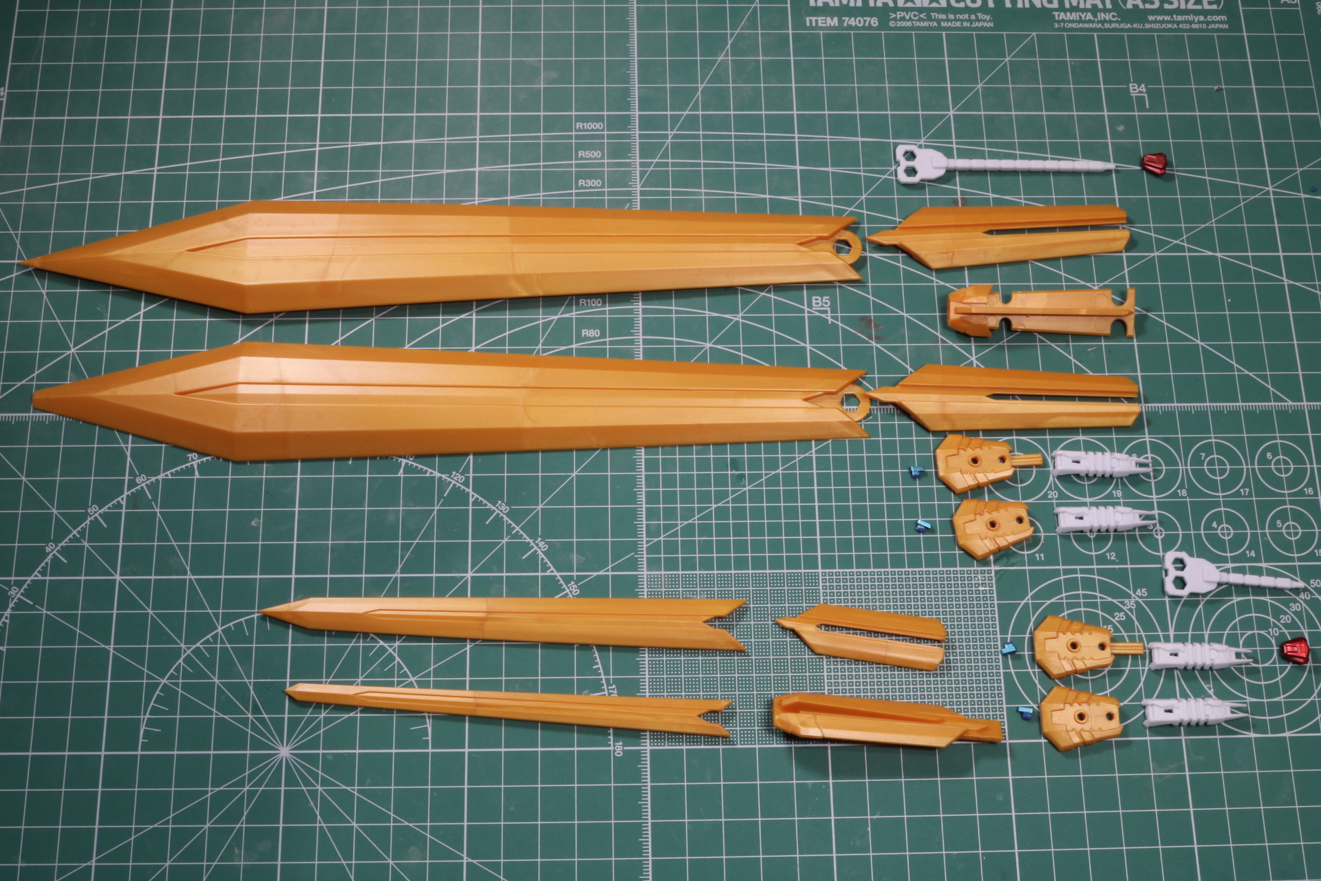 劇中に近いものとパースのついたものの2種類。パースつきは全長約420mmの超巨大スケール