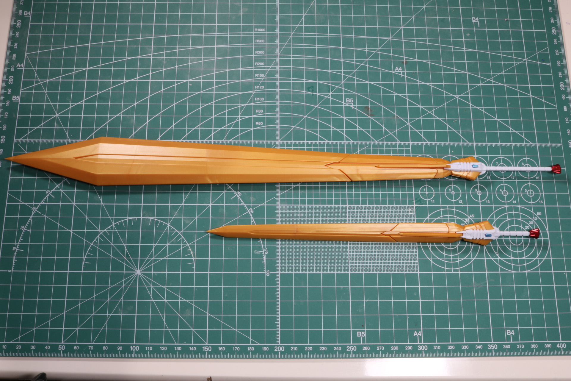 劇中に近いものとパースのついたものの2種類。パースつきは全長約420mmの超巨大スケール