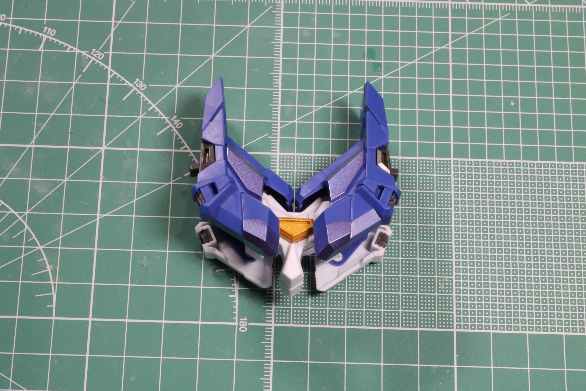 中央部パーツ。こちらは中核となる接続パーツにグレートエクスカイザーの肩アーマーで構成されている