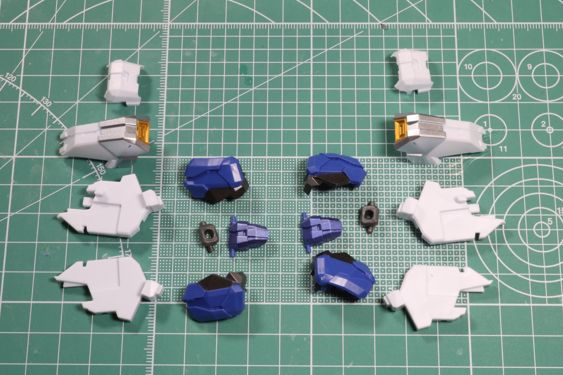 中核となる接続パーツにグレートエクスカイザー時の腕の追加アーマーを付けた部分