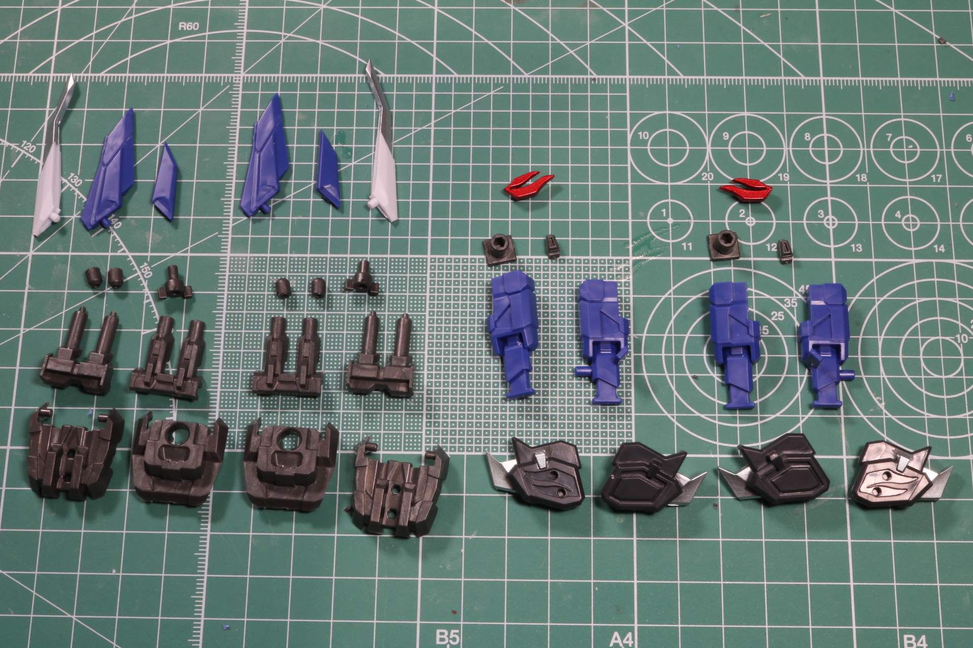 中核となる接続パーツに砲身とウイングを合わせたもの。接続パーツは「ドラゴン」時の腕となる意匠がほどこされている