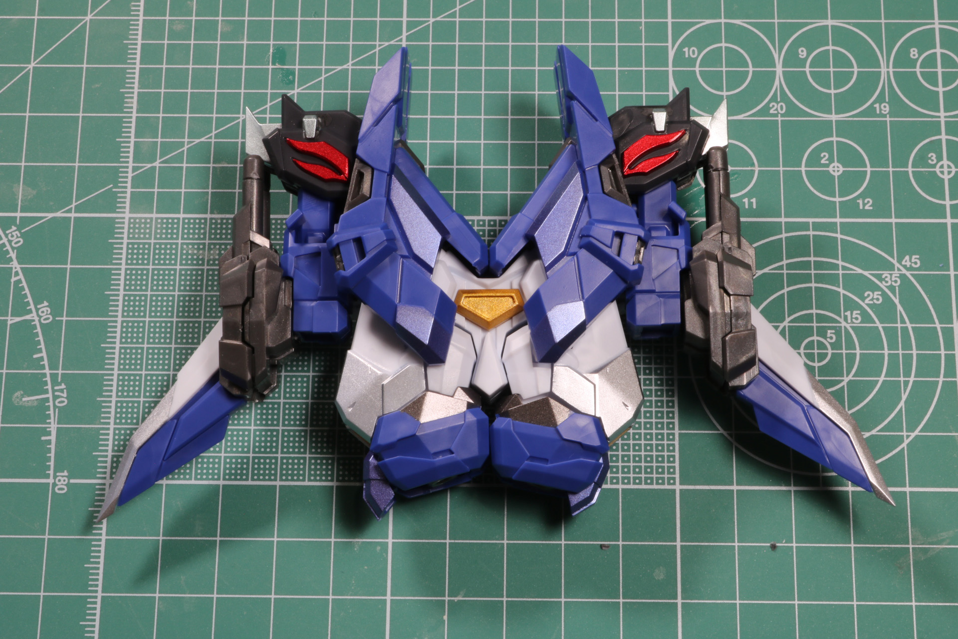 それぞれのパーツを合わせることで中央部分が完成する