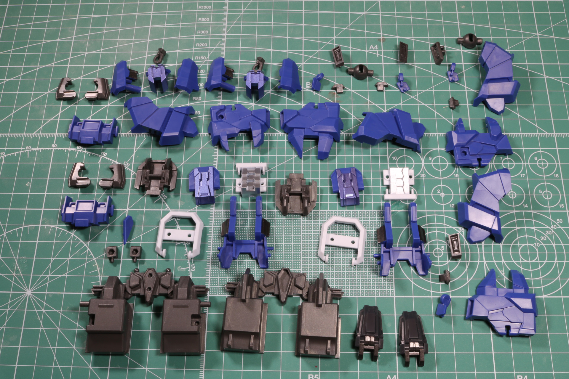 細かいパーツで緻密に構成された部位。グレートエクスカイザー時の脚部追加アーマーとなる