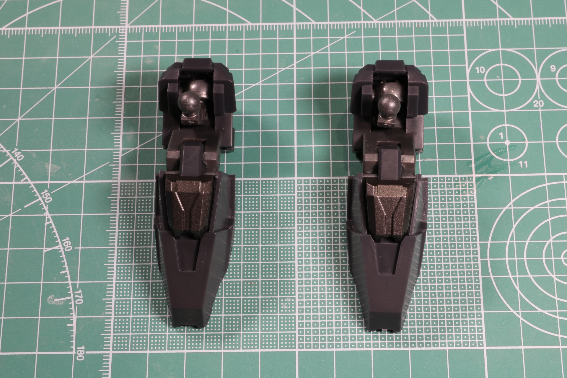 こちらは脚部となるパーツ