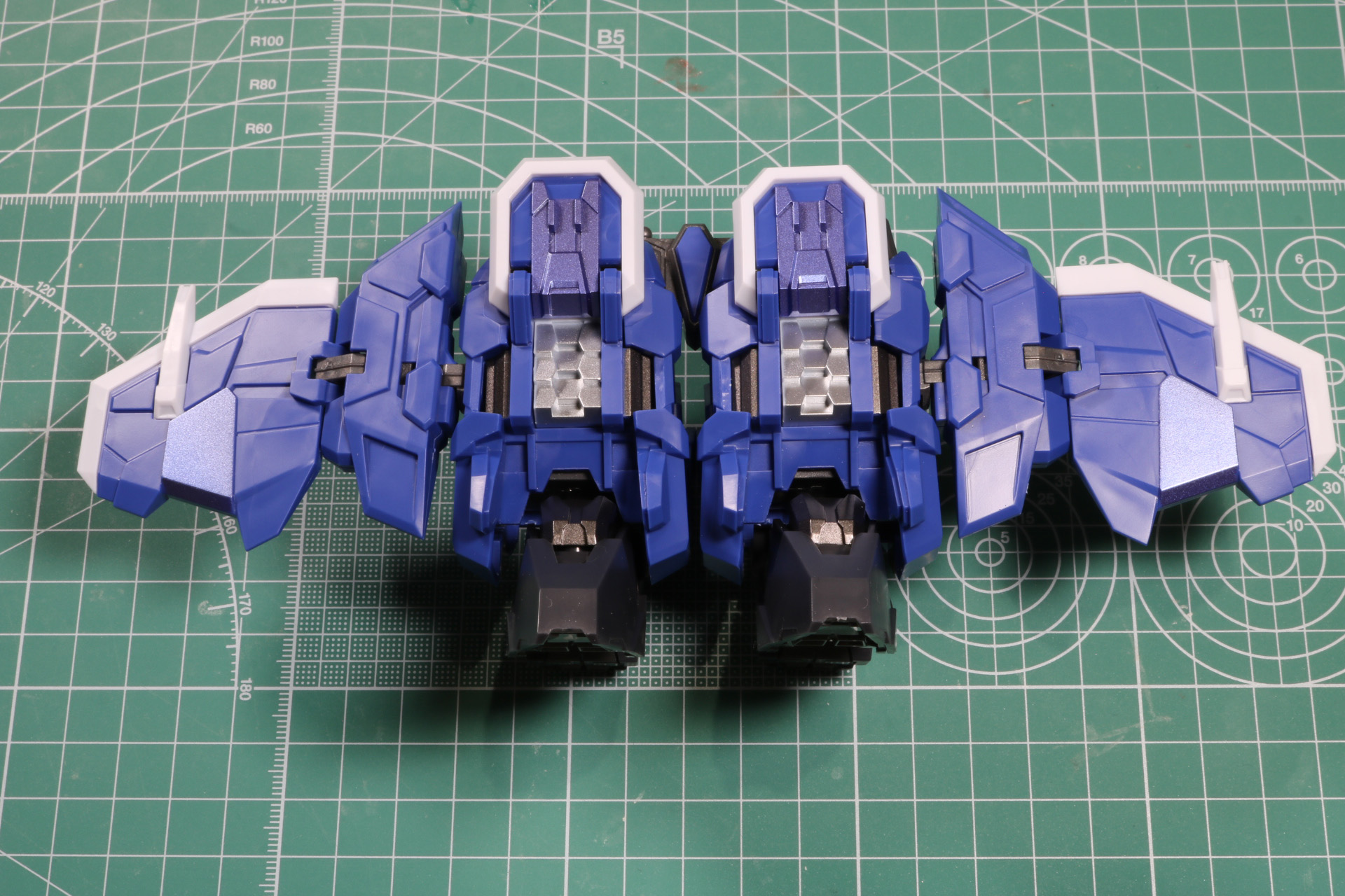 各パーツを合わせてジェット部分が完成