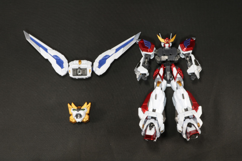 キングエクスカイザーは胸部、バックパックを取り外す